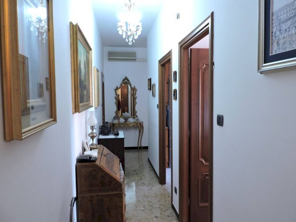 INGRESSO - Trilocale via Bartolomeo Carrea, 8, Genova (zona Sampierdarena) - foto 3