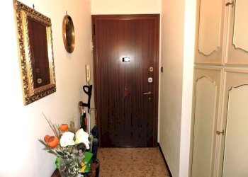 INGRESSO - Trilocale via Bartolomeo Carrea, 8, Genova (zona Sampierdarena) - foto 2