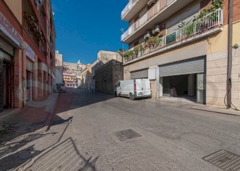 Locale Commerciale Via Gregorio Antonelli, Terracina - foto 1