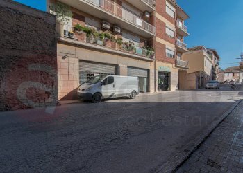 Locale Commerciale Via Gregorio Antonelli, Terracina - foto 4