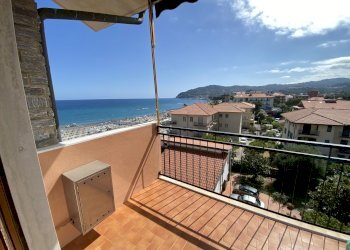 image00016.jpeg - Appartamento Largo Parodi 2, San Bartolomeo al Mare - foto 18