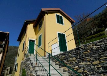 Facciata - Casa indipendente via Serro Antico, Avegno - foto 11