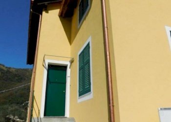 Facciata - Casa indipendente via Serro Antico, Avegno - foto 16