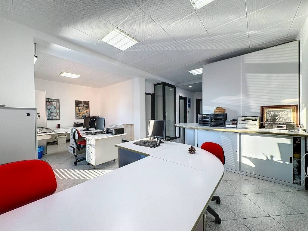 Interno non residenziale - Ufficio via Monte Rosa, 1, Venegono Superiore - foto 2