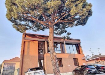 Facciata - Ufficio via Monte Rosa, 1, Venegono Superiore - foto 1