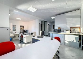 Interno non residenziale - Ufficio via Monte Rosa, 1, Venegono Superiore - foto 2