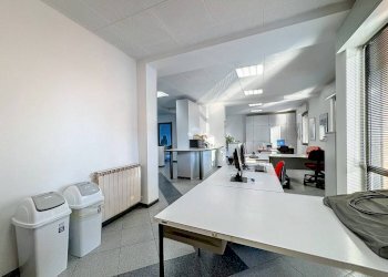 Interno non residenziale - Ufficio via Monte Rosa, 1, Venegono Superiore - foto 4