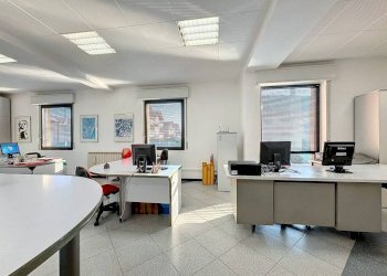 Interno non residenziale - Ufficio via Monte Rosa, 1, Venegono Superiore - foto 5