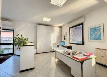 Interno non residenziale - Ufficio via Monte Rosa, 1, Venegono Superiore - foto 6
