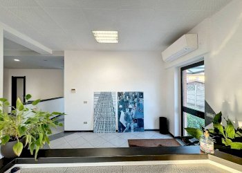 Interno palazzo - Ufficio via Monte Rosa, 1, Venegono Superiore - foto 8