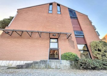 Facciata - Ufficio via Monte Rosa, 1, Venegono Superiore - foto 15