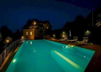 Piscina - Villa via Gioacchino Rossini, 6, Venegono Superiore - foto 4
