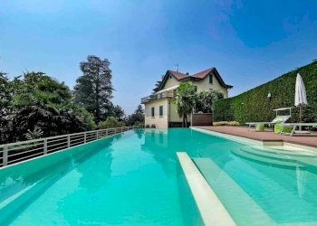 Piscina - Villa via Gioacchino Rossini, 6, Venegono Superiore - foto 12