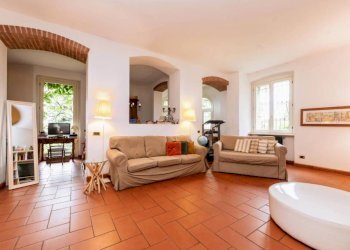 Salone - Villa via Gioacchino Rossini, 6, Venegono Superiore - foto 19