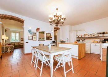 Cucina - Villa via Gioacchino Rossini, 6, Venegono Superiore - foto 21