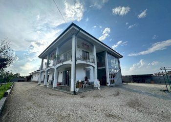 Facciata - Villa via Cuneo, Carmagnola - foto 4