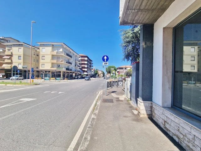 2.jpg - Locale Commerciale Via Cervese 1332, Cesena - foto 2