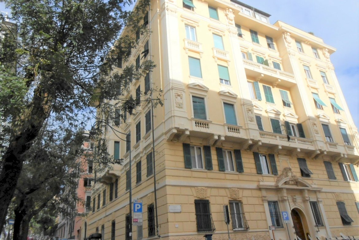 Three-room apartment Via Pastrengo, Genova (neighborhood Centro) - photo 2