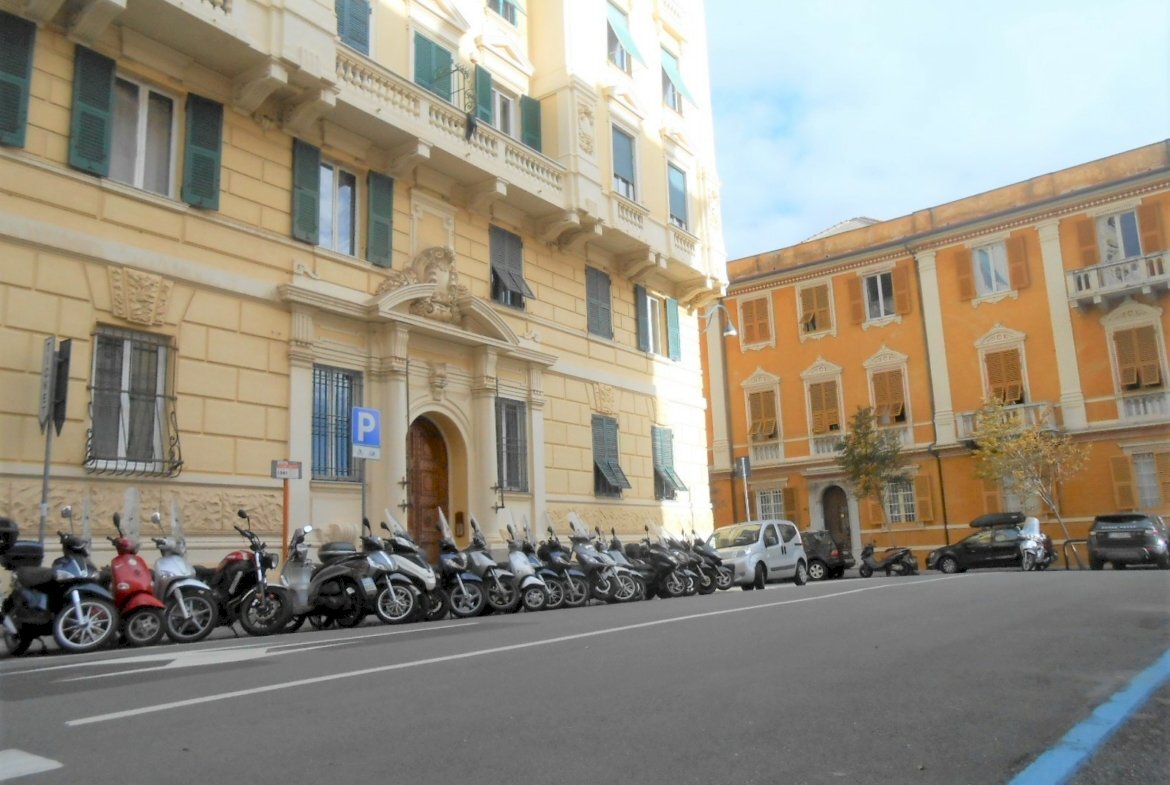 Three-room apartment Via Pastrengo, Genova (neighborhood Centro) - photo 3