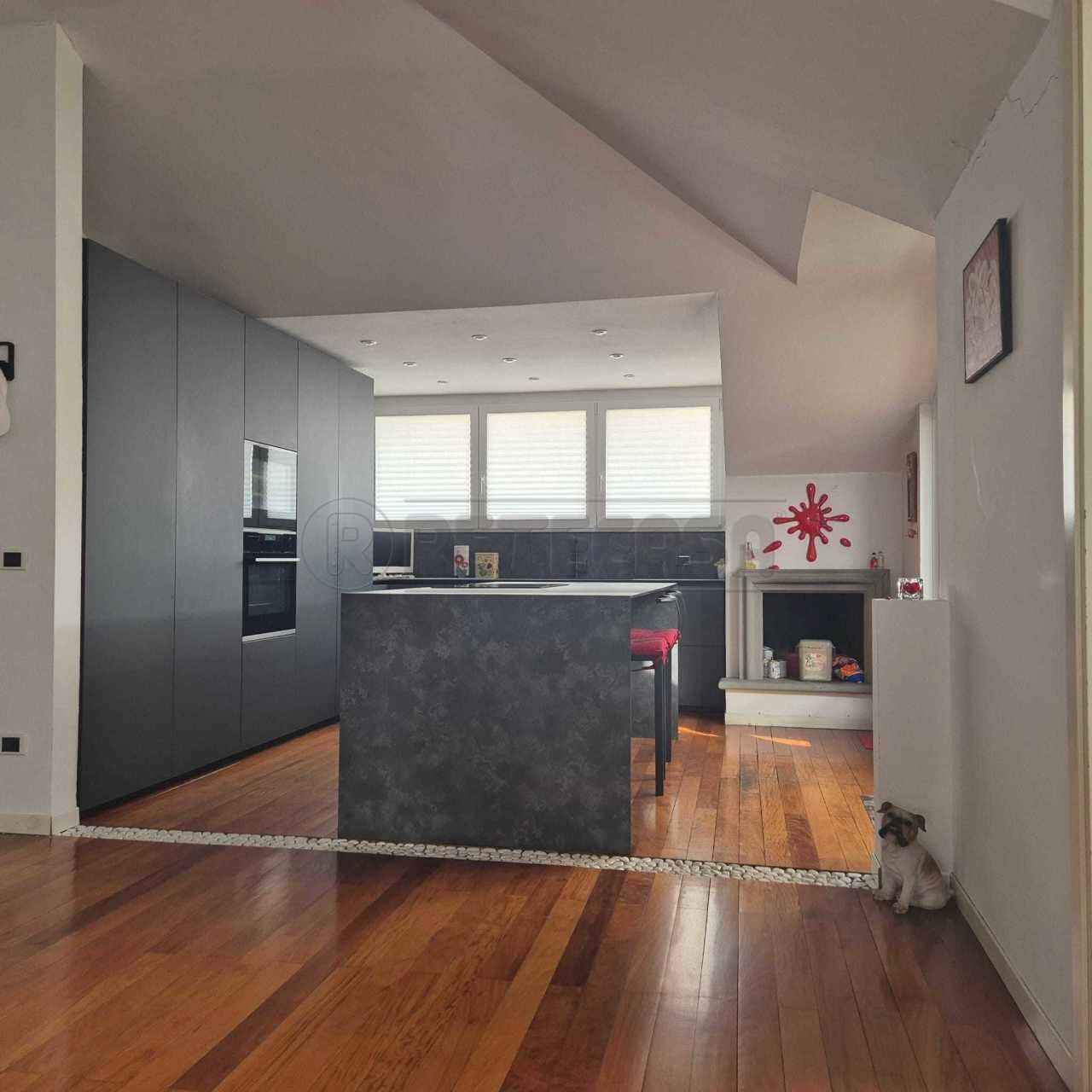 08457b3e-ec0b-40c9-8c2d-eb20d9843820.jpg - Quadrilocale Bergamo - foto 1