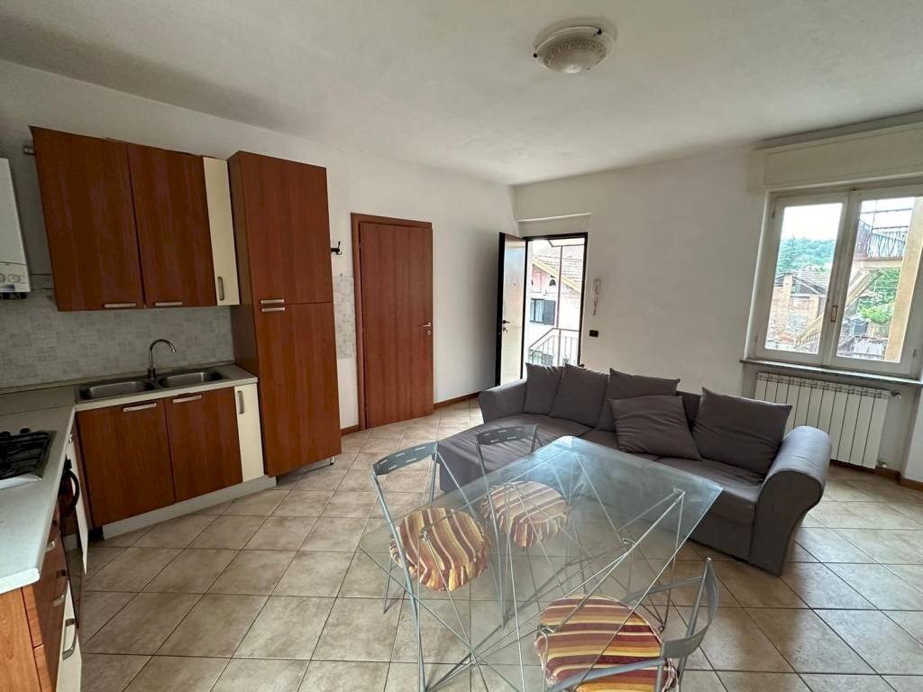 SOGGIORNO/CUCINA - Trilocale via Orgoglia, 45, Borgo Ticino - foto 2