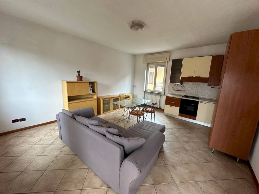 SOGGIORNO/CUCINA - Trilocale via Orgoglia, 45, Borgo Ticino - foto 3