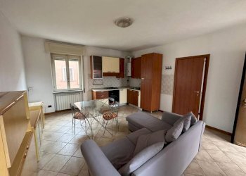 SOGGIORNO/CUCINA - Trilocale via Orgoglia, 45, Borgo Ticino - foto 1