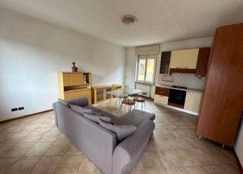 SOGGIORNO/CUCINA - Trilocale via Orgoglia, 45, Borgo Ticino - foto 3