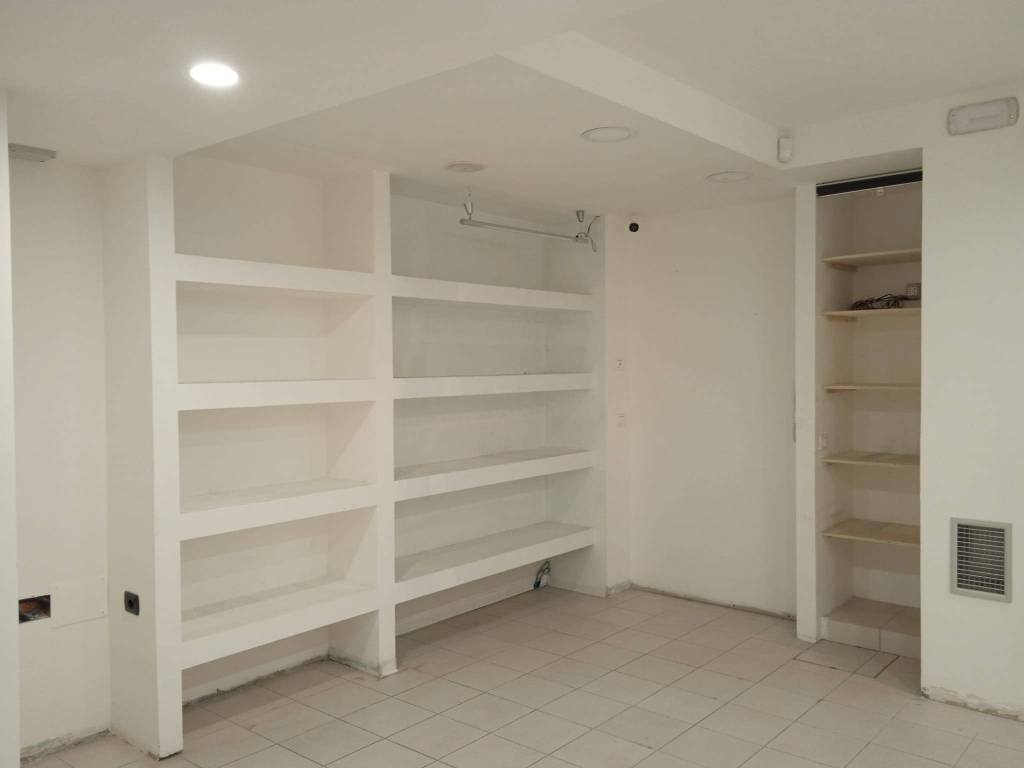 Stanza non arredata - Negozio via Giacomo Matteotti, 68, Fara in Sabina - foto 3