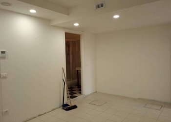 Stanza non arredata - Negozio via Giacomo Matteotti, 68, Fara in Sabina - foto 4