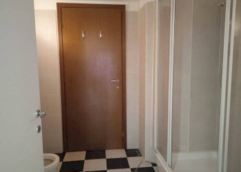 Bagno - Negozio via Giacomo Matteotti, 68, Fara in Sabina - foto 12