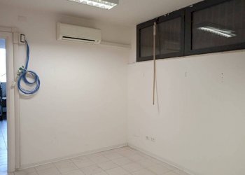 Stanza non arredata - Negozio via Giacomo Matteotti, 68, Fara in Sabina - foto 14