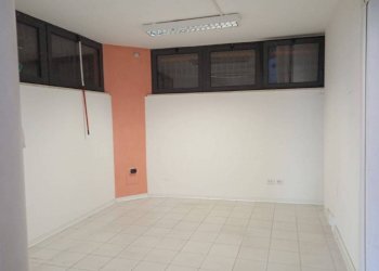 Stanza non arredata - Negozio via Giacomo Matteotti, 68, Fara in Sabina - foto 15