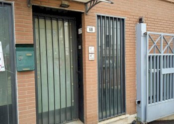 Facciata - Negozio via Giacomo Matteotti, 68, Fara in Sabina - foto 20