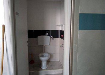 Bagno - Negozio via Giacomo Matteotti, 68, Fara in Sabina - foto 23