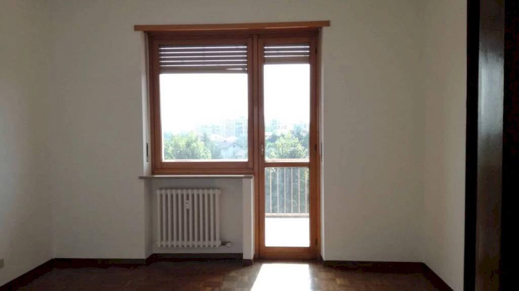 Stanza non arredata - Trilocale via Massimo Portalupi 6., Collegno - foto 3