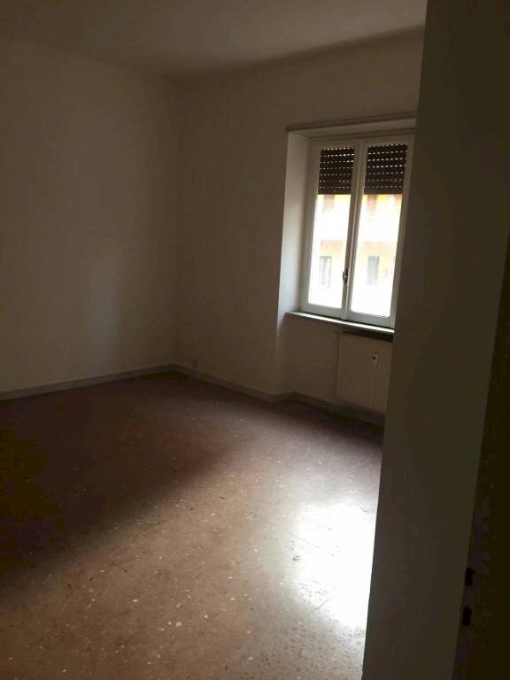 Stanza non arredata - Trilocale via Ermenegildo Pistelli, Roma - foto 3