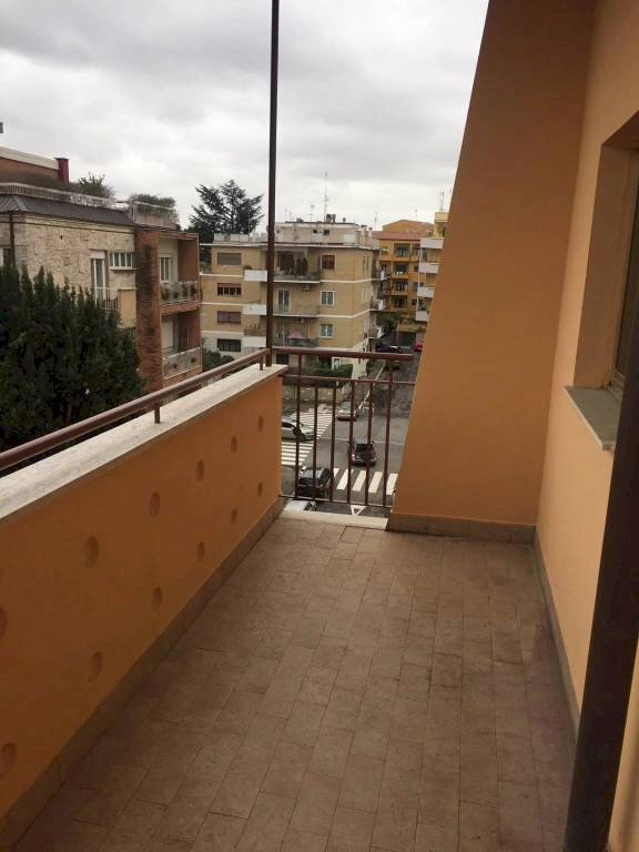 Balcone - Trilocale via Ermenegildo Pistelli, 4, Roma - foto 2