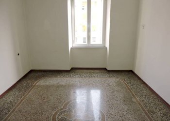 CAMERA 1 - Trilocale via Antonio Cantore, 13, Genova (zona Sampierdarena) - foto 6