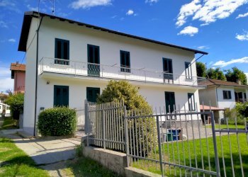 Villa caduti angeresi, Angera - photo 1