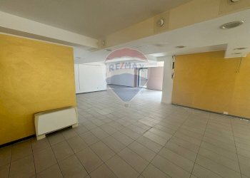 Negozio Via Lungolago di Calcinate, Varese (zona Calcinate del Pesce) - foto 7