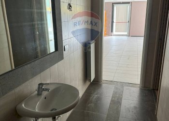 Negozio Via Lungolago di Calcinate, Varese (zona Calcinate del Pesce) - foto 12