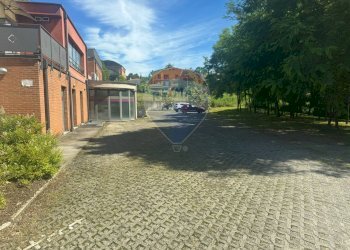 Negozio Via Lungolago di Calcinate, Varese (zona Calcinate del Pesce) - foto 15