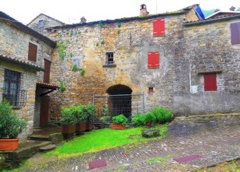 Facciata - Casa indipendente via Borgo Antico, 10, Calestano - foto 15