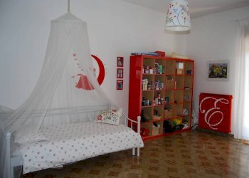 Camera da letto - Quadrilocale via San Giacomo, 64, San Giorgio del Sannio - foto 6