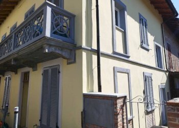 Facciata - Trilocale contrada Crosa, Cocquio-Trevisago - foto 5