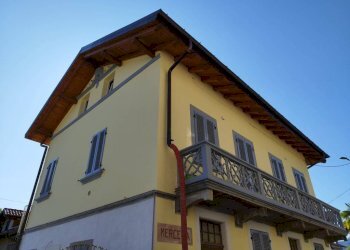 Facciata - Trilocale contrada Crosa, Cocquio-Trevisago - foto 3