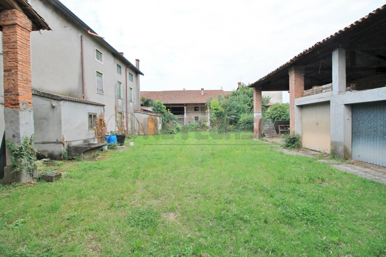cortile interno - Casa semi indipendente VIA GIORIO 15, Arzignano - foto 3