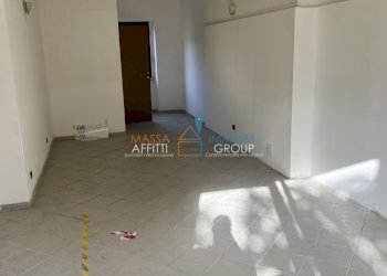 IMG_2106.JPG - Locale Commerciale Via Carriona 222, Carrara - foto 1