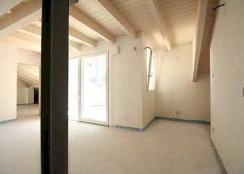 Stanza non arredata - Attico via Col di Lana, Albizzate - foto 1